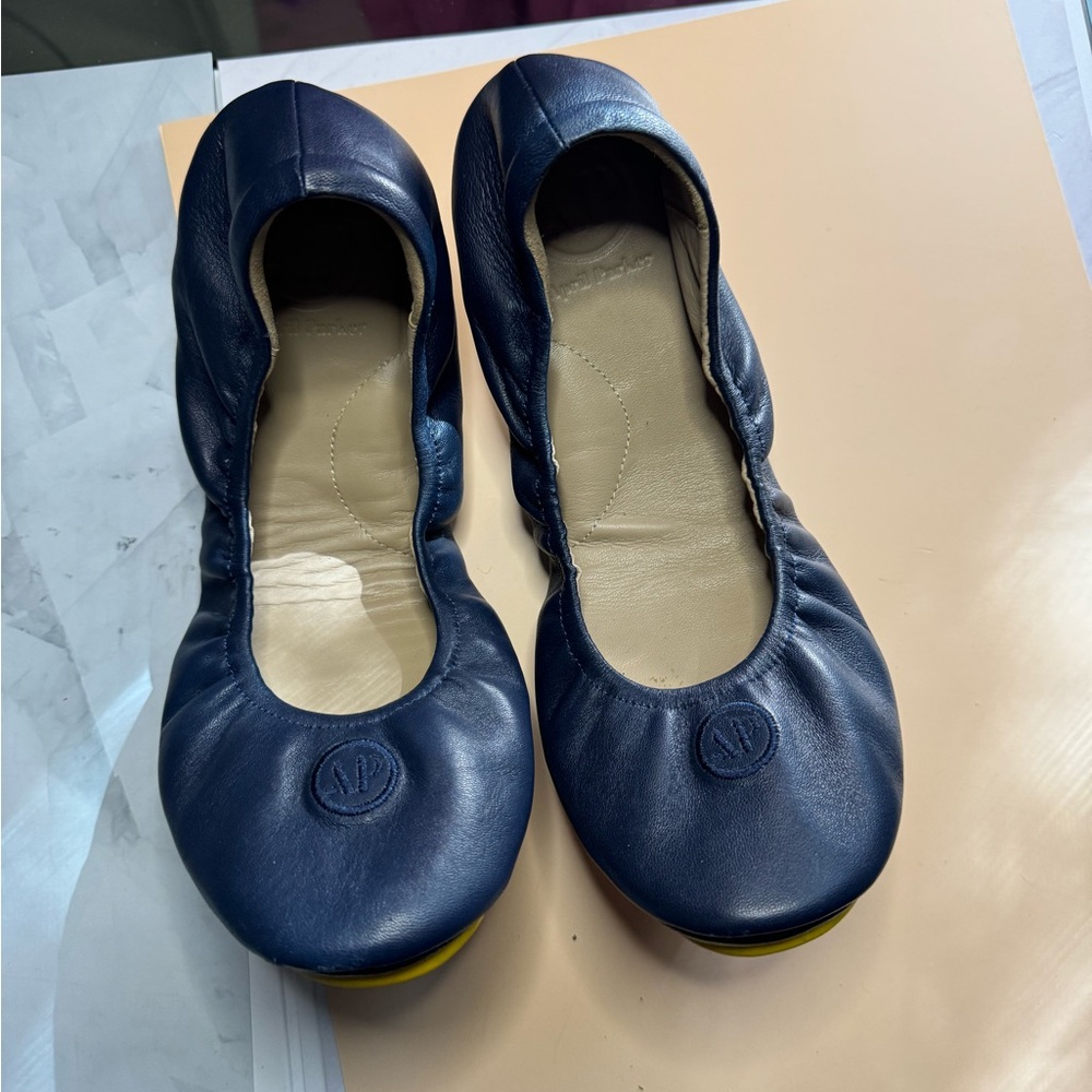 Preloved in very good condition! April Parker Ballet Flats in Navy